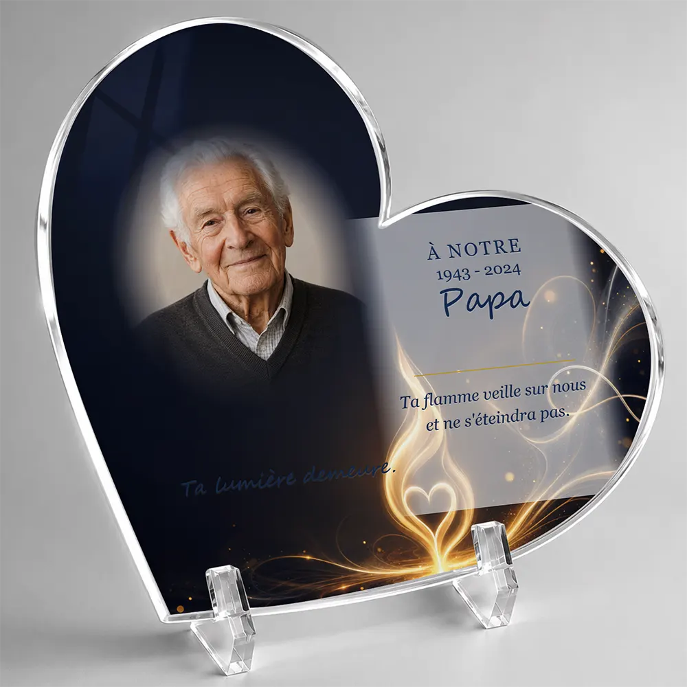Plaque funéraire cœur Flamme éternelle personnalisée — portrait, texte libre et fond au choix, présentée sur pied plexi