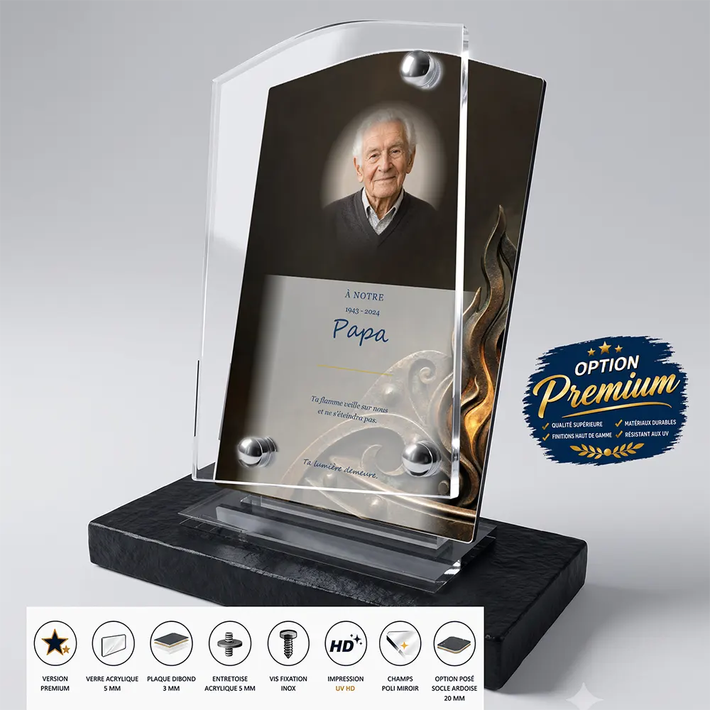 Plaque funéraire stèle Flamme éternelle finition premium présentée sur socle en ardoise