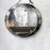 Plaque funéraire médaillon rond flamme éternelle suspendue par cordelette, kit de fixation inclus, 1er sous-décor