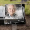 Plaque funéraire carré photo portrait plantée par appendice plexiglas, sol meuble ou pot, 1er sous-décor