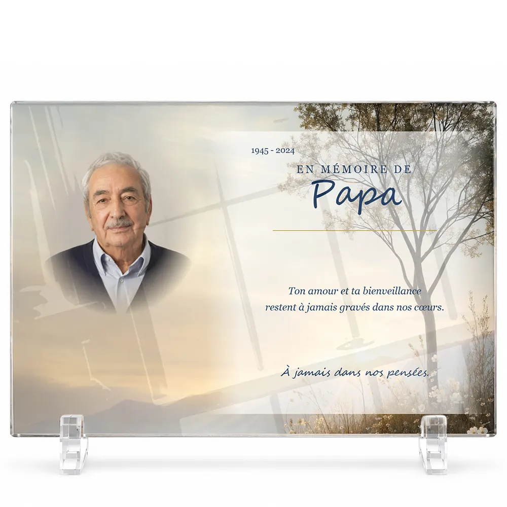 Plaque funéraire panoramique Photo portrait personnalisée — portrait, texte libre et fond au choix, présentée sur pied plexi