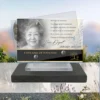 Plaque funéraire panoramique photo portrait posée sur socle ardoise du Brésil, fixation inox, 1er sous-décor