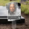 Plaque funéraire rectangle photo portrait plantée par appendice plexiglas, sol meuble ou pot, 1er sous-décor