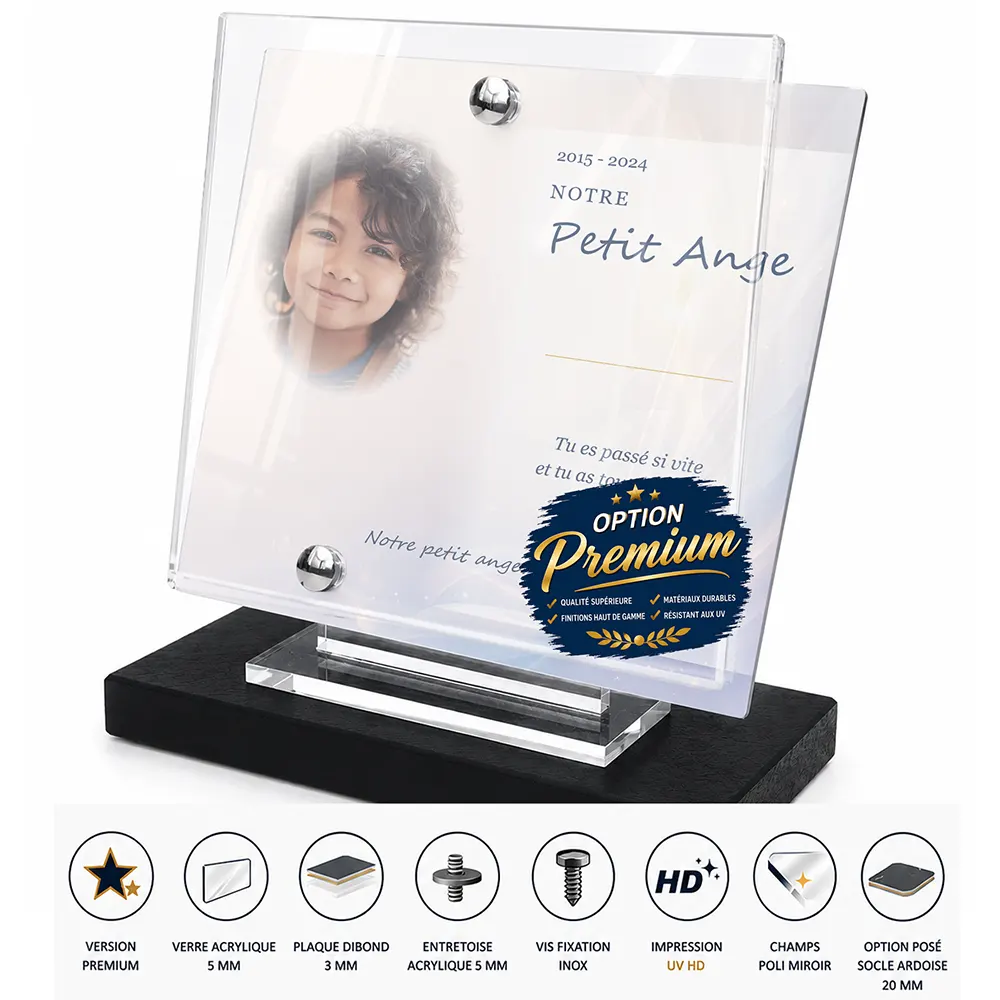Plaque funéraire carré Enfant finition premium présentée sur socle en ardoise