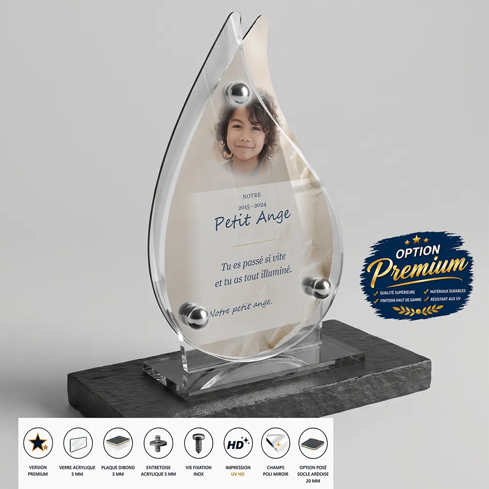 Plaque funéraire flamme Enfant finition premium présentée sur socle en ardoise