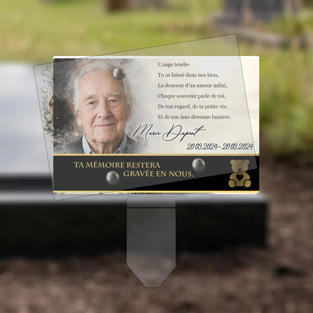 Plaque Panoramique Enfant plantée dans la terre