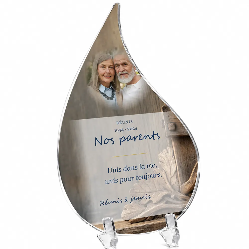 Plaque funéraire flamme Couple personnalisée — portrait, texte libre et fond au choix, présentée sur pied plexi