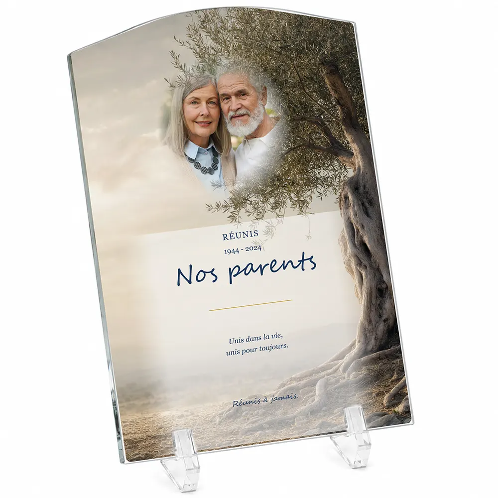 Plaque funéraire stèle Couple personnalisée — portrait, texte libre et fond au choix, présentée sur pied plexi