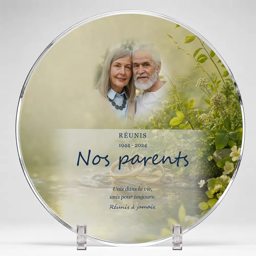 Plaque funéraire circulaire Couple personnalisée — portrait, texte libre et fond au choix, présentée sur pied plexi