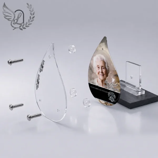 Plaque funéraire flamme grands-parents en vue éclatée : assemblage 5 couches plexiglas, entretoises chromées, dibond aluminium, vis inox 316