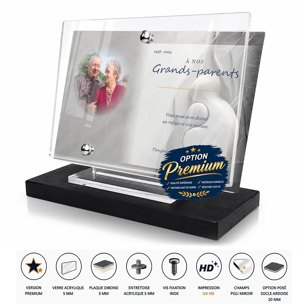 Plaque funéraire panoramique Grands-parents finition premium présentée sur socle en ardoise