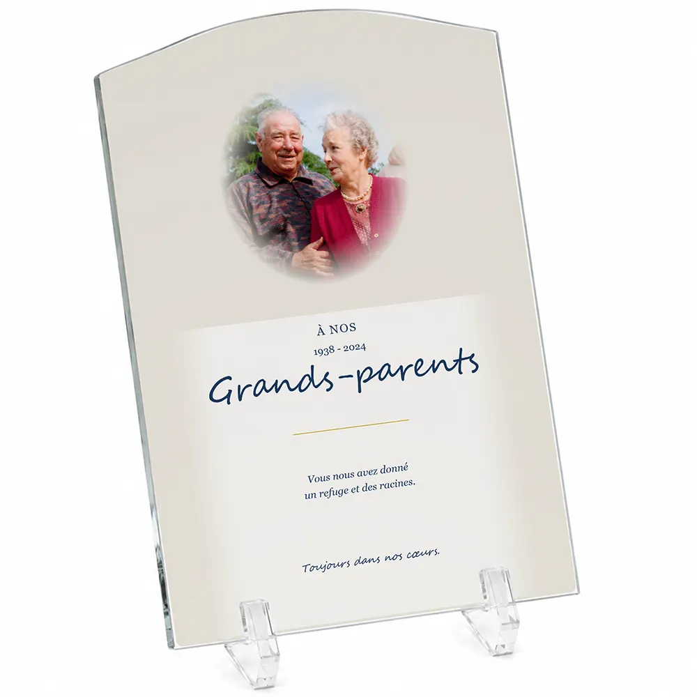 Plaque funéraire stèle Grands-parents personnalisée — portrait, texte libre et fond au choix, présentée sur pied plexi