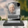 Plaque funéraire rectangle maman-papa posée sur socle ardoise du Brésil, fixation inox, 1er sous-décor