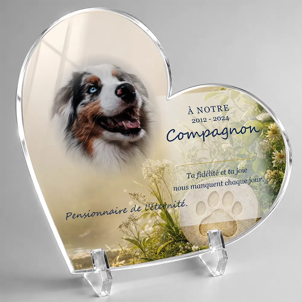 Plaque funéraire cœur Animal de compagnie personnalisée — portrait, texte libre et fond au choix, présentée sur pied plexi