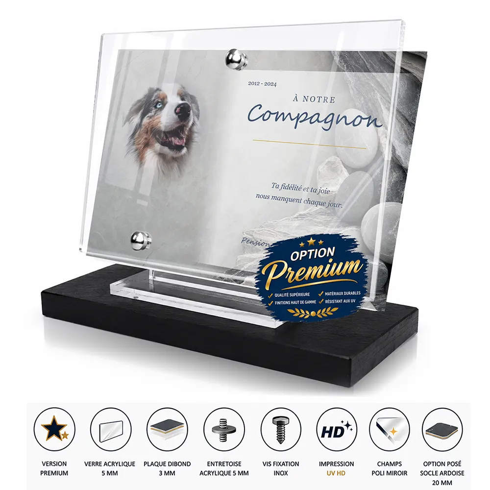 Plaque funéraire panoramique Animal de compagnie finition premium présentée sur socle en ardoise