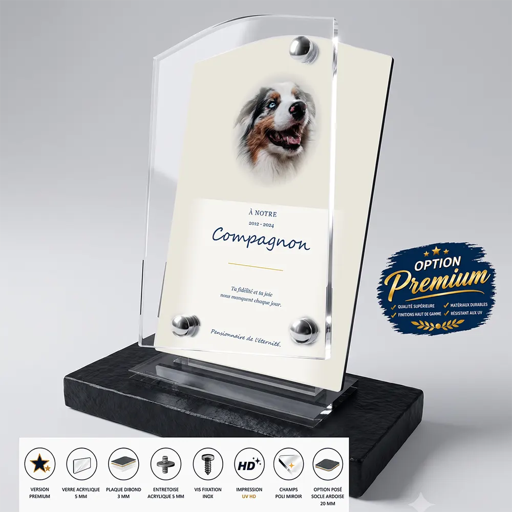 Plaque funéraire stèle Animal de compagnie finition premium présentée sur socle en ardoise